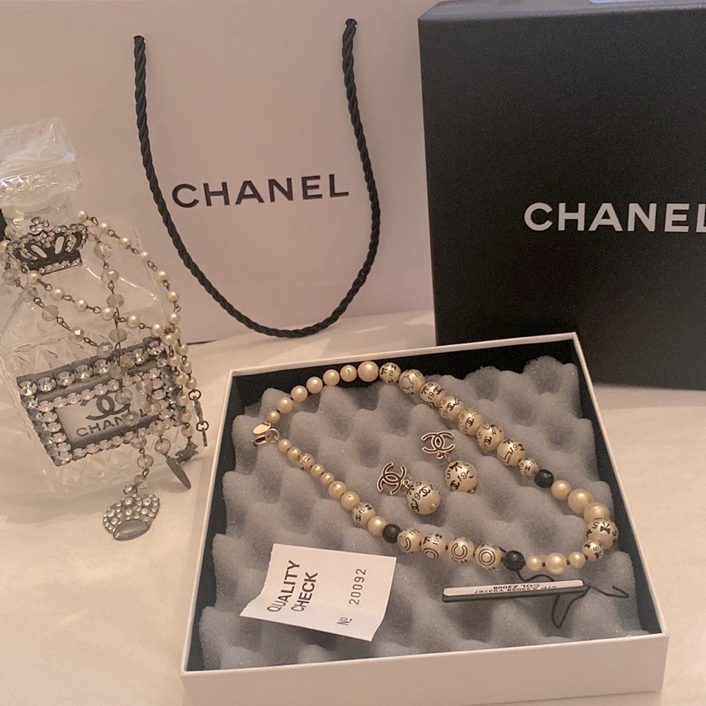 RESERVED ✨100% AUTHENTIC CHANEL✨ beautiful, vintage necklace and earrings set!